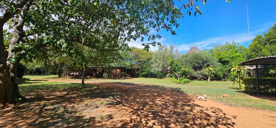 6 Bedroom Property for Sale in Hartbeesfontein North West